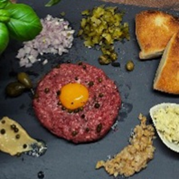 Tatar z polędwicy wołowej 